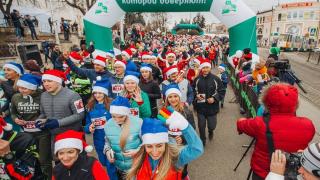 500 Дедов Морозов и Снегурочек пробежали по Пятигорску