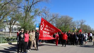 Жители Петровского округа водрузили Знамя Победы на гору Куцай