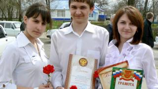 Отличников учебы чествовали в Апанасенковском районе