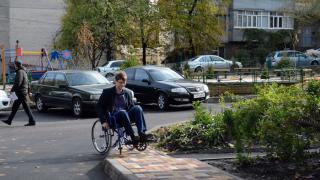 Как инвалиду получить кресло-коляску с электроприводом?
