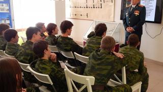 В Ставрополе прошел урок для юнармейцев с ветераном боевых действий А. Бражко