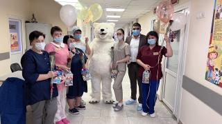 Депутат поздравил пациентов детской больницы с наступившим Новым годом