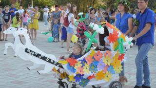 Парад детских колясок провели в селе Дивном