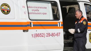 В Ипатовском районе в жуткой аварии на бензозаправке пострадали водитель и сотрудник АЗС, пассажир погиб