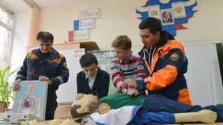 Старшеклассники Ставрополя побывали на мастер-классе спасателей ПАСС СК