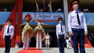 Более 300 выпускников ставропольских школ получили медали за особые заслуги