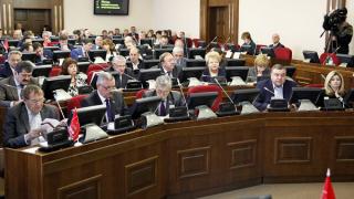 Депутаты Ставрополья решили не спешить с ограничениями работы кафе и ресторанов: законопроект принят в первом чтении