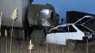 Грузовик раздавил легковушку в Ставропольском крае