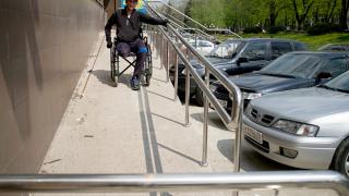 Как обеспечить беспрепятственный доступ инвалидам в больницы и поликлиники