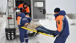 На Ставрополье спасатели тренировались ликвидировать последствия серьезного ДТП при плохой погоде
