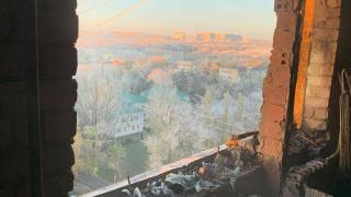В Ставрополе сильный пожар потушили в многоэтажке на Доваторцев