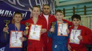 Трое ставропольцев победили в соревнованиях по боевому самбо в Сочи